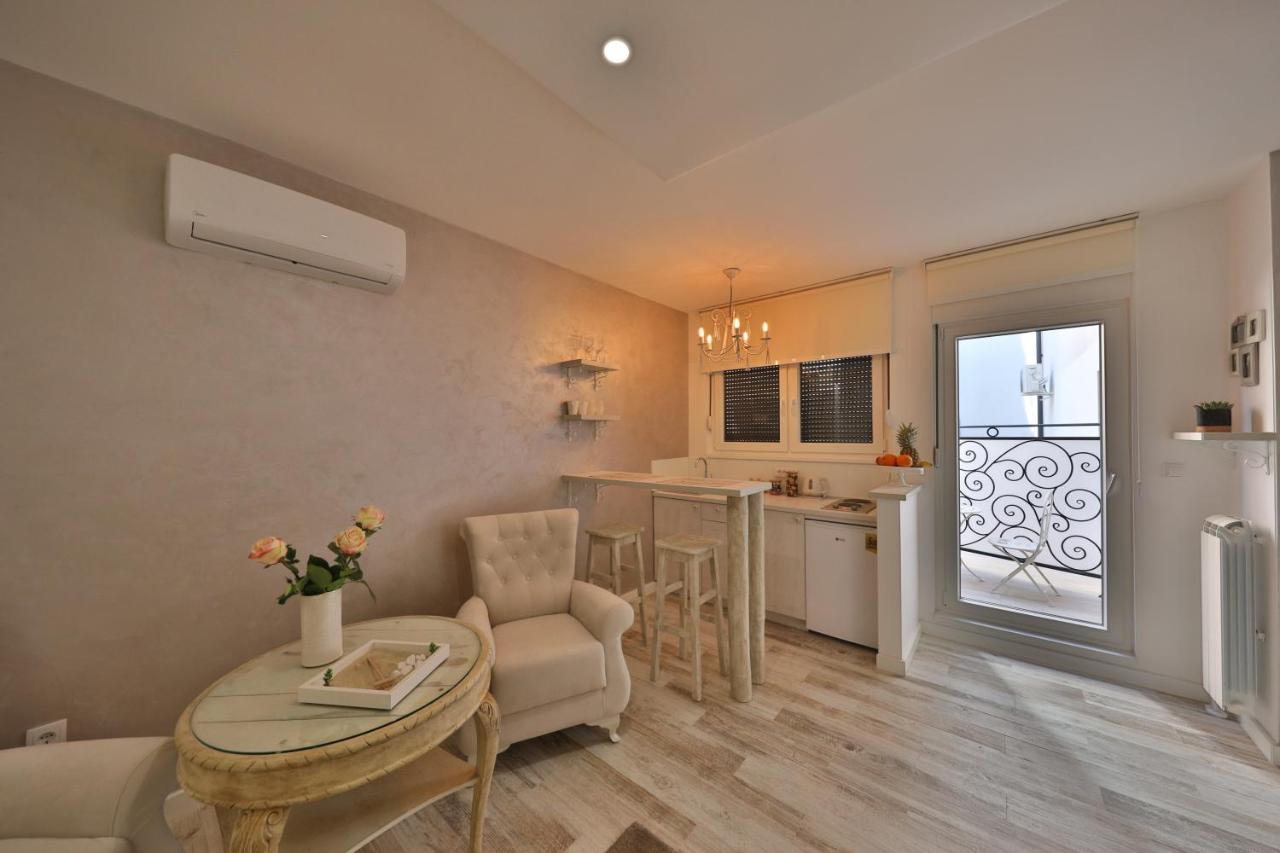 Apartamento Joli Belgrado Exterior foto